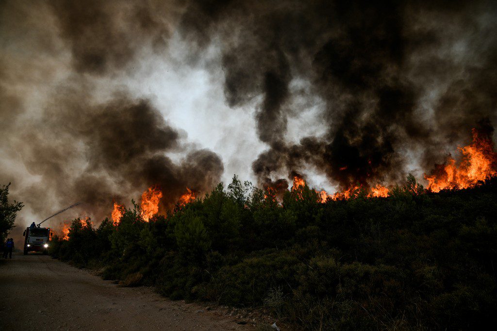 Φωτιά στην Αττική: Δραματική πρόβλεψη για την εξάπλωσή της σύμφωνα με χάρτη του Meteo