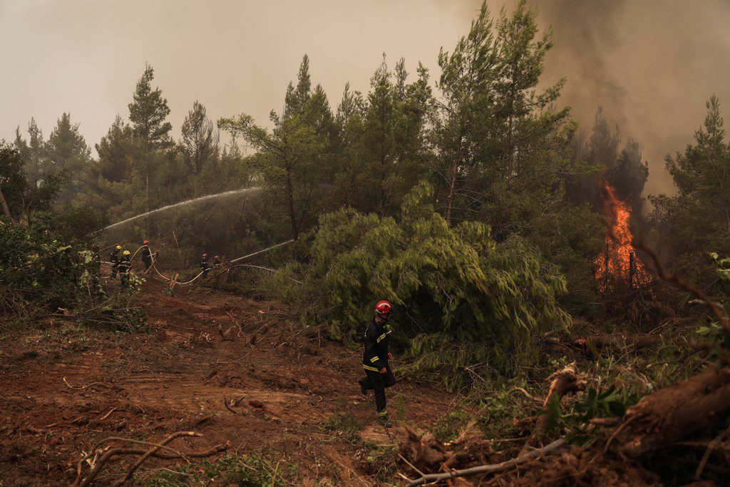 Να γιατί κάηκε η βόρεια Εύβοια: Μιλούν οι «πολεμιστές της φωτιάς»
