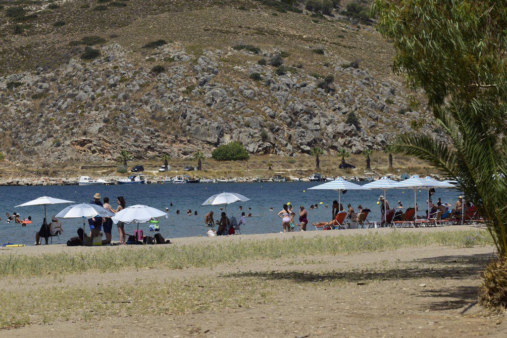 Νέα μικρή πτώση θερμοκρασίας το Σάββατο – Τοπικές βροχές και άνεμοι έως 6 μποφόρ