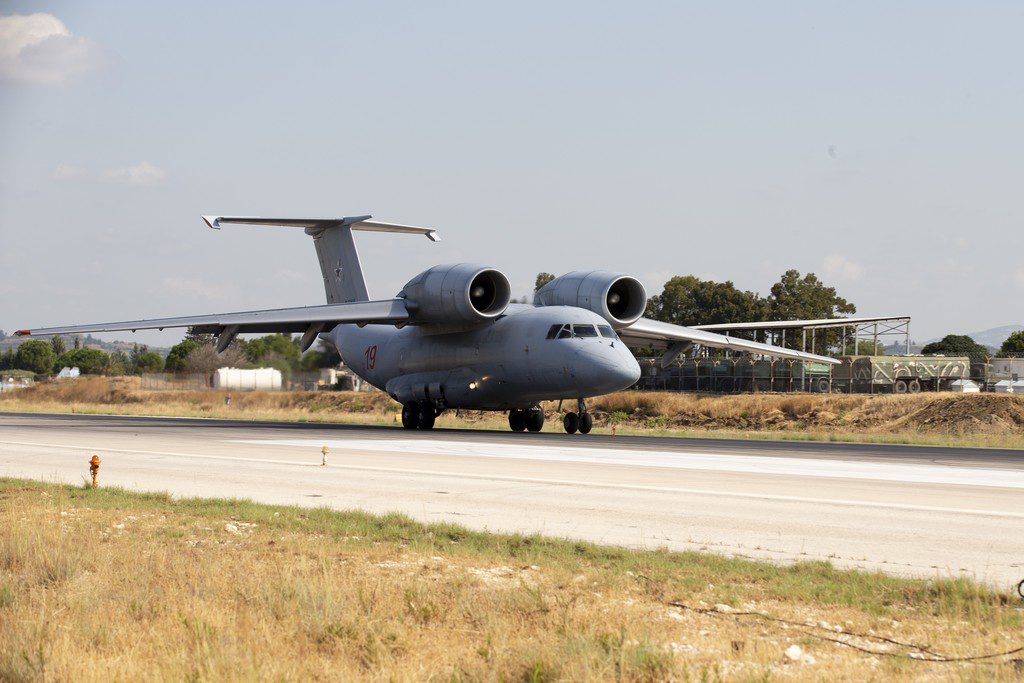 Συνετρίβη μεταγωγικό αεροσκάφος έξω από τη Μόσχα (Video)