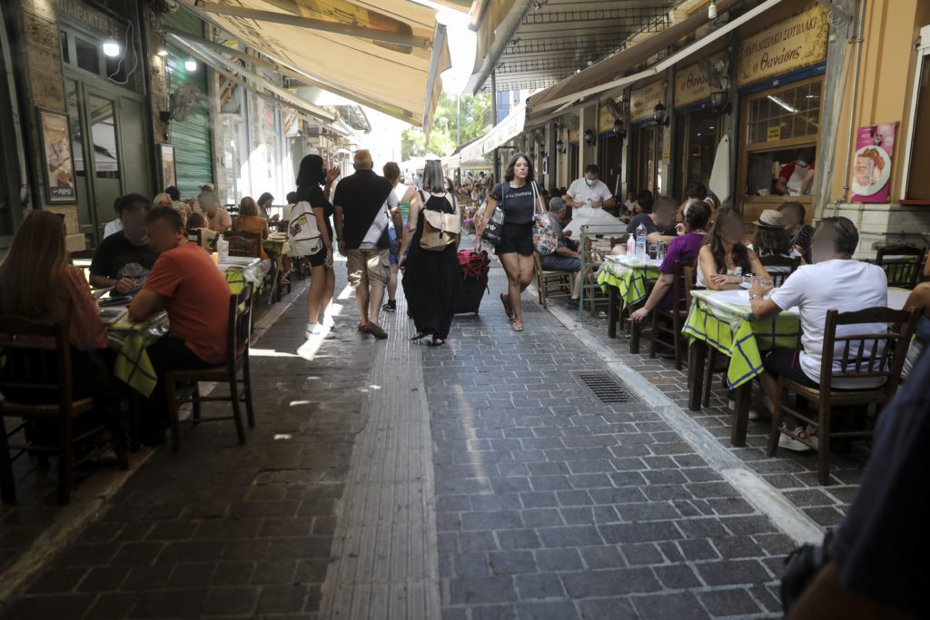 Όλα τα νέα μέτρα: Τι ισχύει για τους ανεμβολίαστους σε μετακινήσεις, εργασία, εστίαση και γυμναστήρια