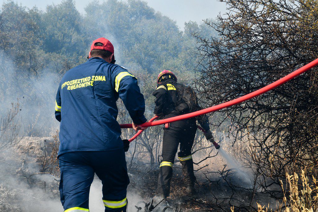 Σε ύφεση η φωτιά στη Μεγαλόπολη – Τραυματίστηκε αντιδήμαρχος