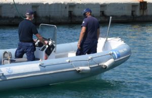 Σαλαμίνα: Αυτοκίνητο έπεσε στη θάλασσα