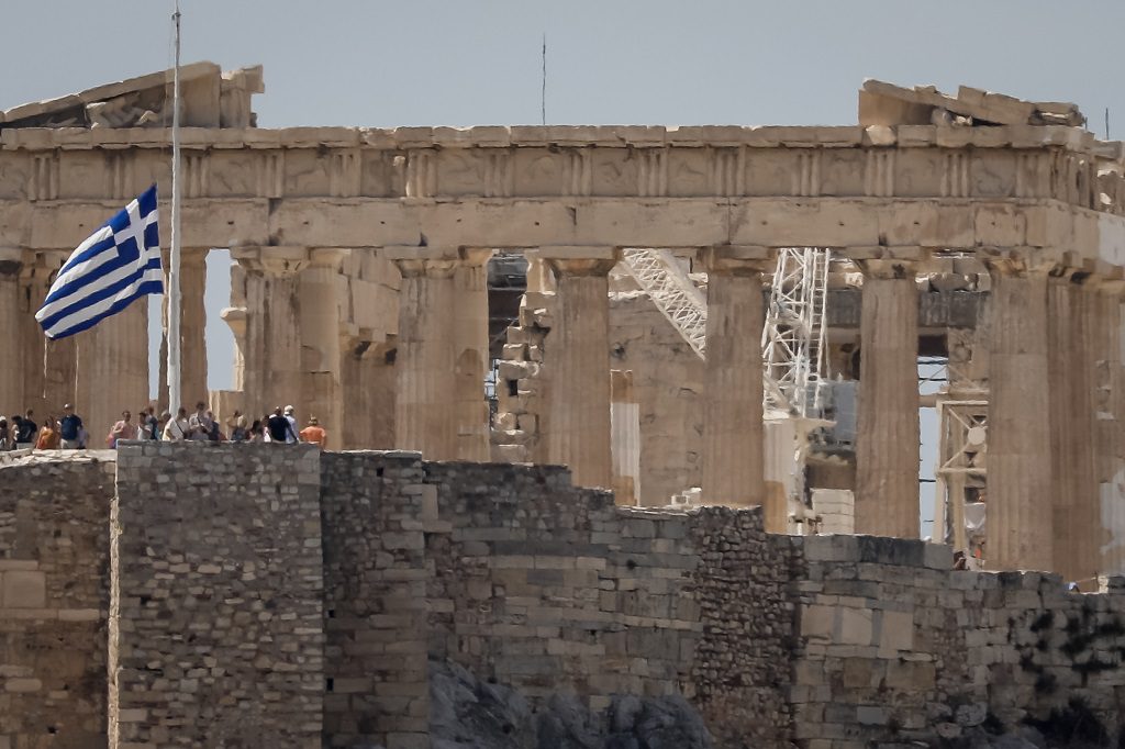 Σε τριήμερο λαϊκό προσκύνημα στη Μητρόπολη η σορός του Μίκη Θεοδωράκη