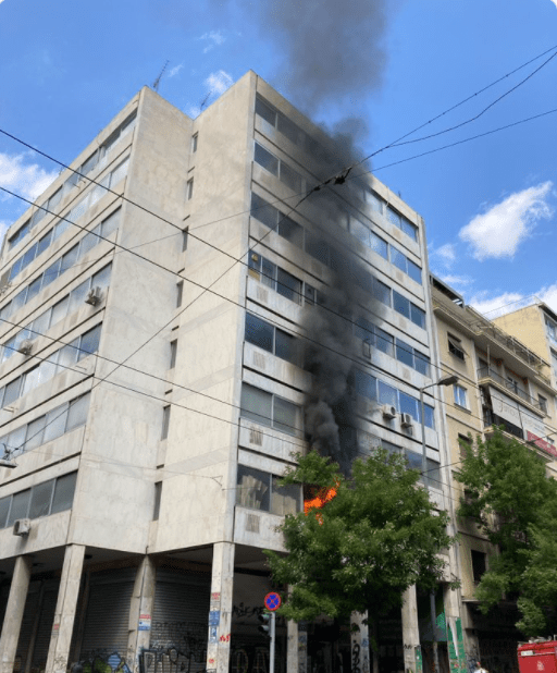 Πυρκαγιά σε κτίριο στο κέντρο της Αθήνας