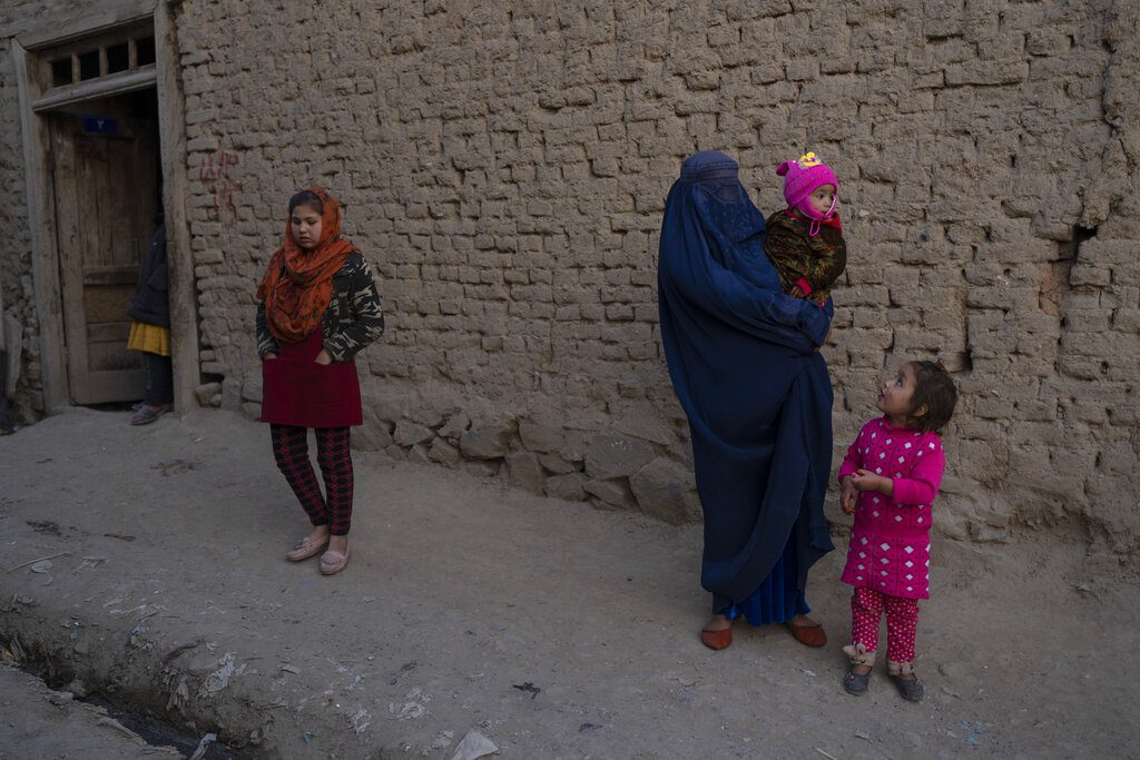 Αφγανιστάν: Συνεδριάζουν οι ΜΚΟ μετά την απαγόρευση να εργάζονται με γυναίκες
