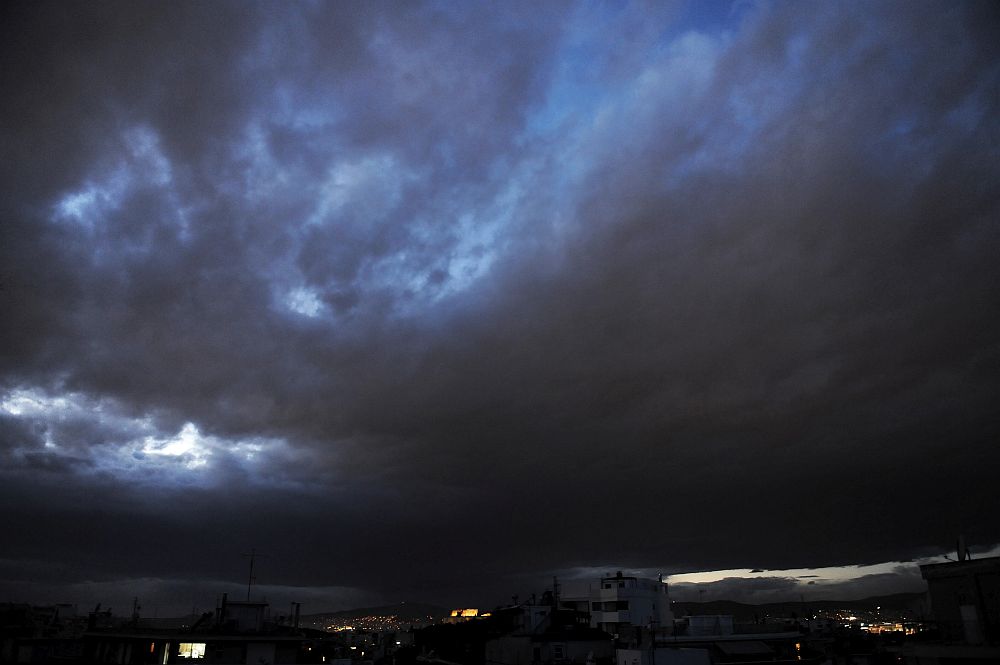 Καιρός – Έκτακτο δελτίο επιδείνωσης από την ΕΜΥ: Έρχονται βροχές και καταιγίδες