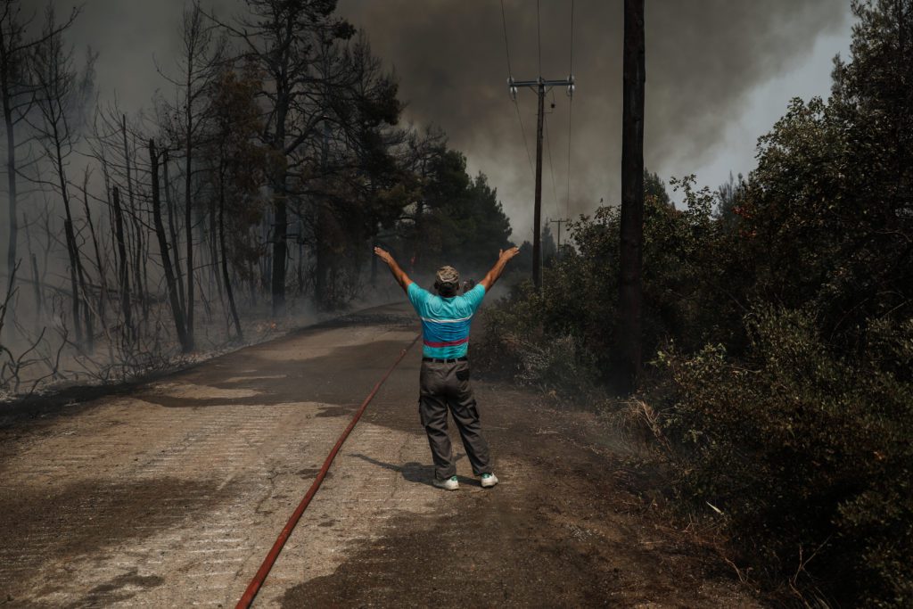 Στήριξη σε 121 πυρόπληκτες οικογένειες του Δήμου Μαντουδίου – Λίμνης – Αγίας Άννας