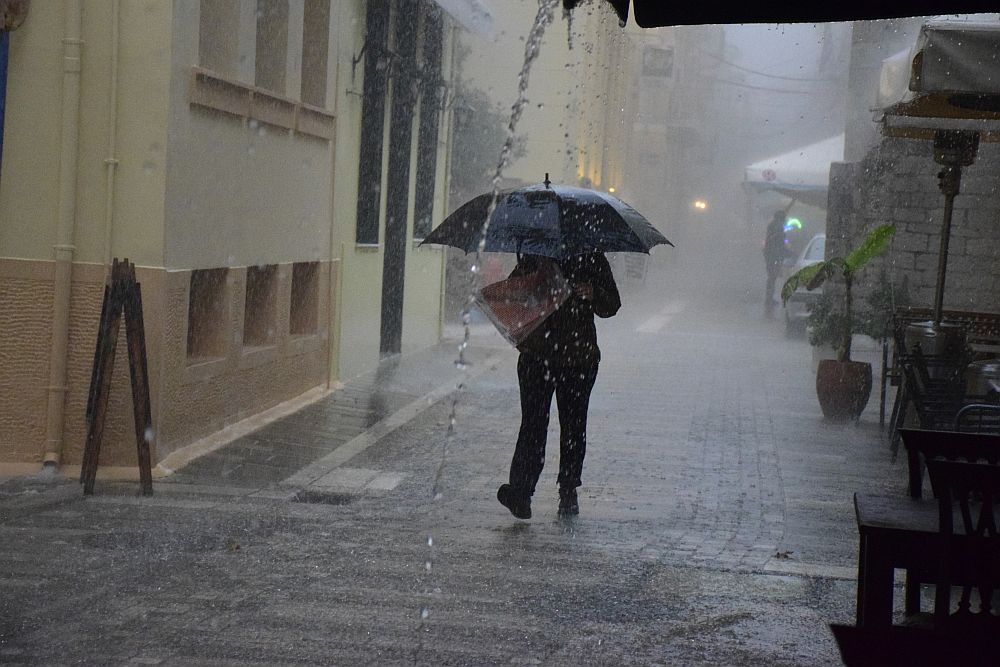 Επιδείνωση του καιρού με βροχές και καταιγίδες – Άνεμοι έως 9 μποφόρ στο Αιγαίο