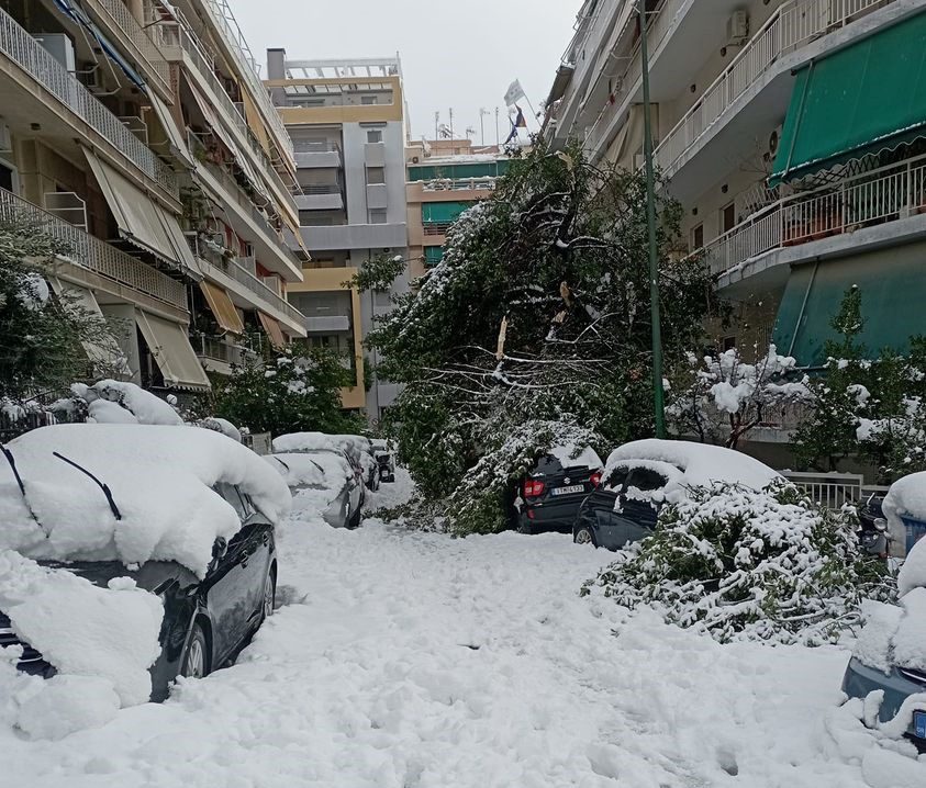 Ανοιχτή Πόλη: «Σκηνικό παραίτησης και ανασφάλειας στη χιονισμένη Αθήνα»