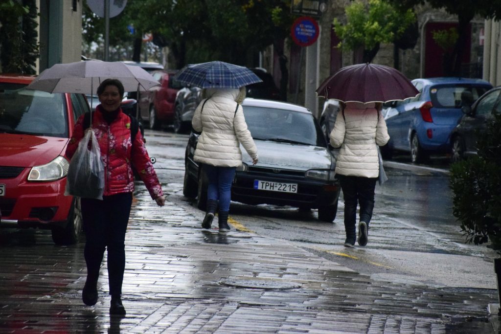 Καιρός: Επιδείνωση του καιρού με βροχές, καταιγίδες και χιόνια στα ορεινά