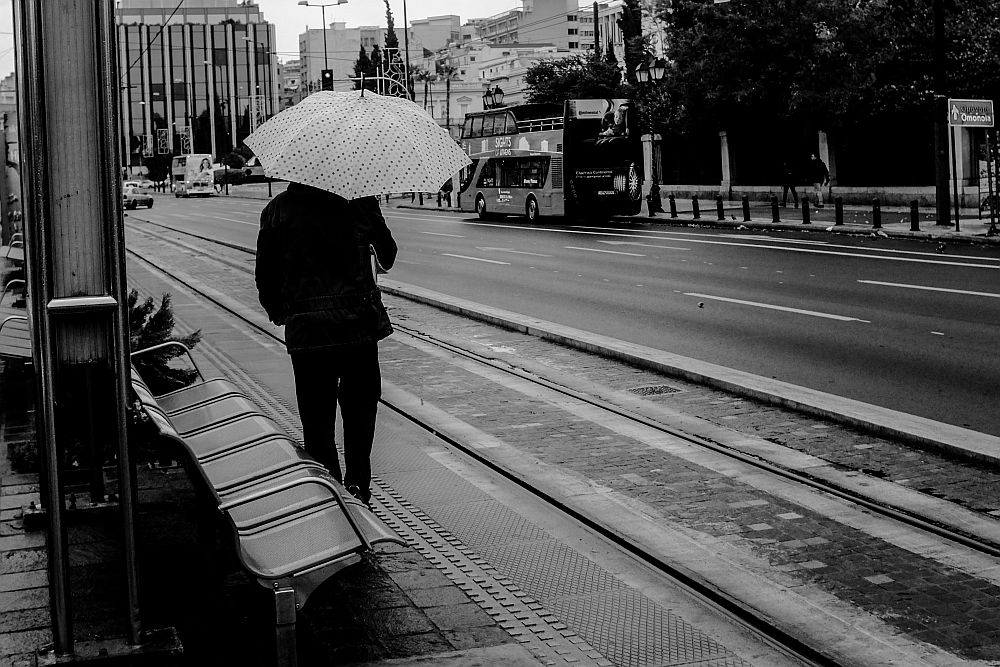 Χαλάει ο καιρός: Καταιγίδες, χιόνια και «τσουχτερό» κρύο