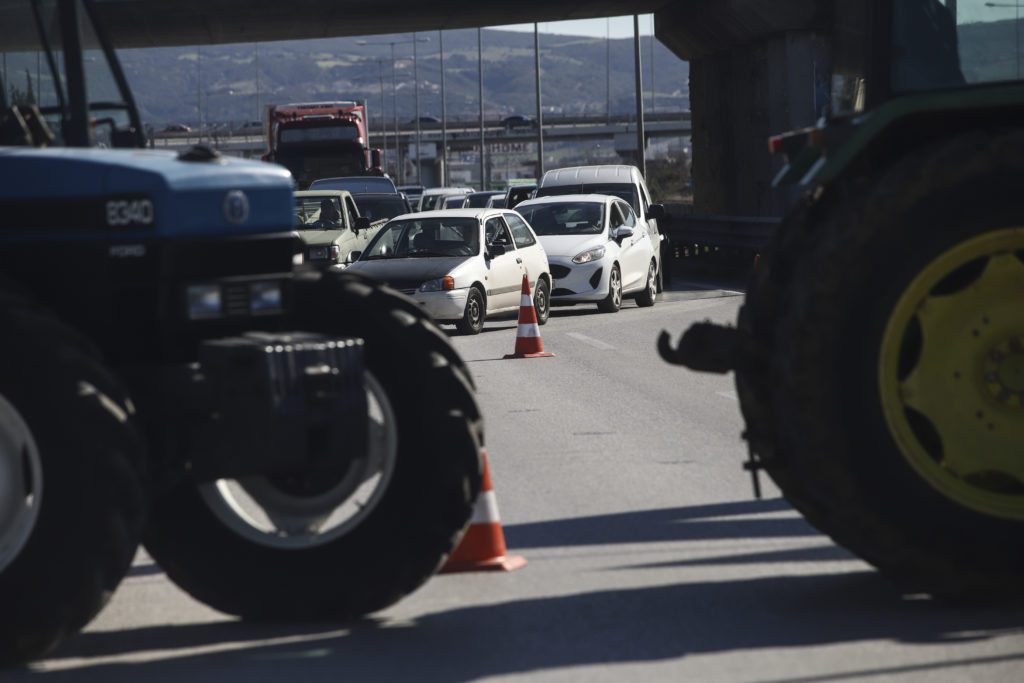 Ραγδαίες εξελίξεις στα αγροτικά μπλόκα από τον κάμπο ως την Αθήνα