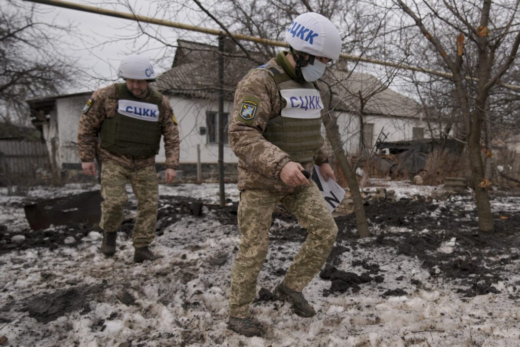 Ουκρανία: Νέες μετακινήσεις ρωσικών βομβαρδιστικών από την Κριμαία – Διπλωματικός μαραθώνιος ενώ η ένταση στις ανατολικές επαρχίες συνεχίζεται