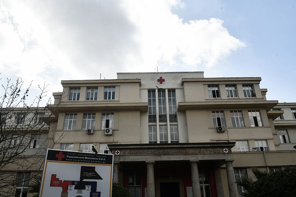 Συναγερμός στο νοσοκομείο «Ερυθρός Σταυρός»: Γυναίκα απειλούσε να πέσει από την ταράτσα