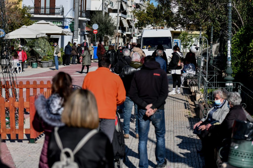 Καπραβέλος: Όσο ο ιός διασπείρεται, ρισκάρουμε να δημιουργηθούν νέα ανθεκτικά στελέχη