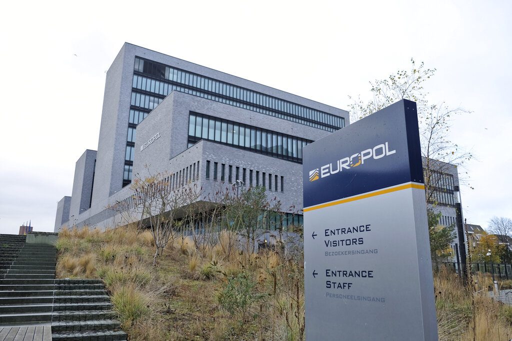 Πόλεμος στην Ουκρανία: Η Europol βάζει στο «στόχαστρο» τους Ρώσους που τους έχουν επιβληθεί κυρώσεις