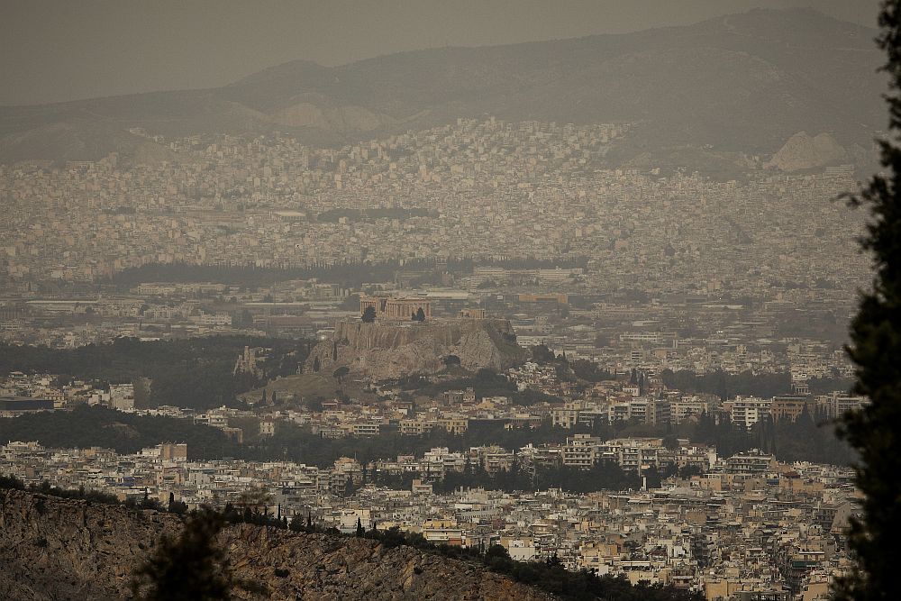 Καιρός: Υψηλές συγκεντρώσεις σκόνης – Σε ποια περιοχή η θερμοκρασία θα αγγίξει τους 27 βαθμούς Κελσίου