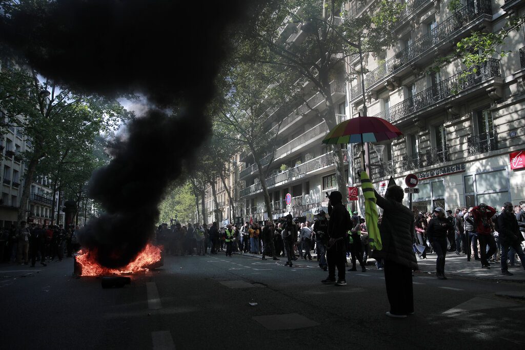 Γαλλία: Σοβαρά επεισόδια στην διαδήλωση για την Πρωτομαγιά στο Παρίσι (Video)