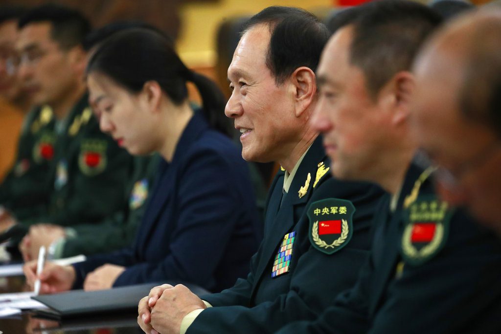 Συγκρούστηκαν για την Ταϊβάν οι υπουργοί Άμυνας ΗΠΑ – Κίνας στην πρώτη τους τετ α τετ συνάντηση