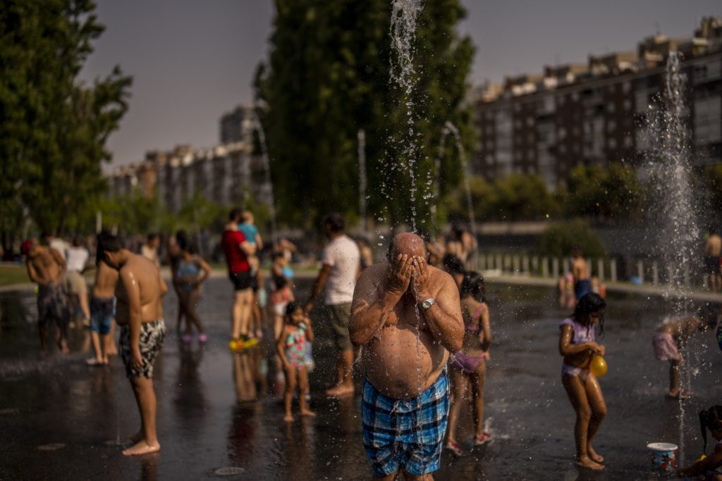 «Ψήνεται» η Ευρώπη: Ξεπέρασε τους 45 βαθμούς Κελσίου ο υδράργυρος στην Ισπανία – Η σειρά της Γαλλίας