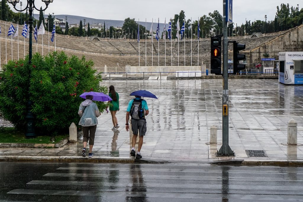 Καιρός: Κακοκαιρίας συνέχεια και την Παρασκευή – Πότε εξασθενούν τα φαινόμενα