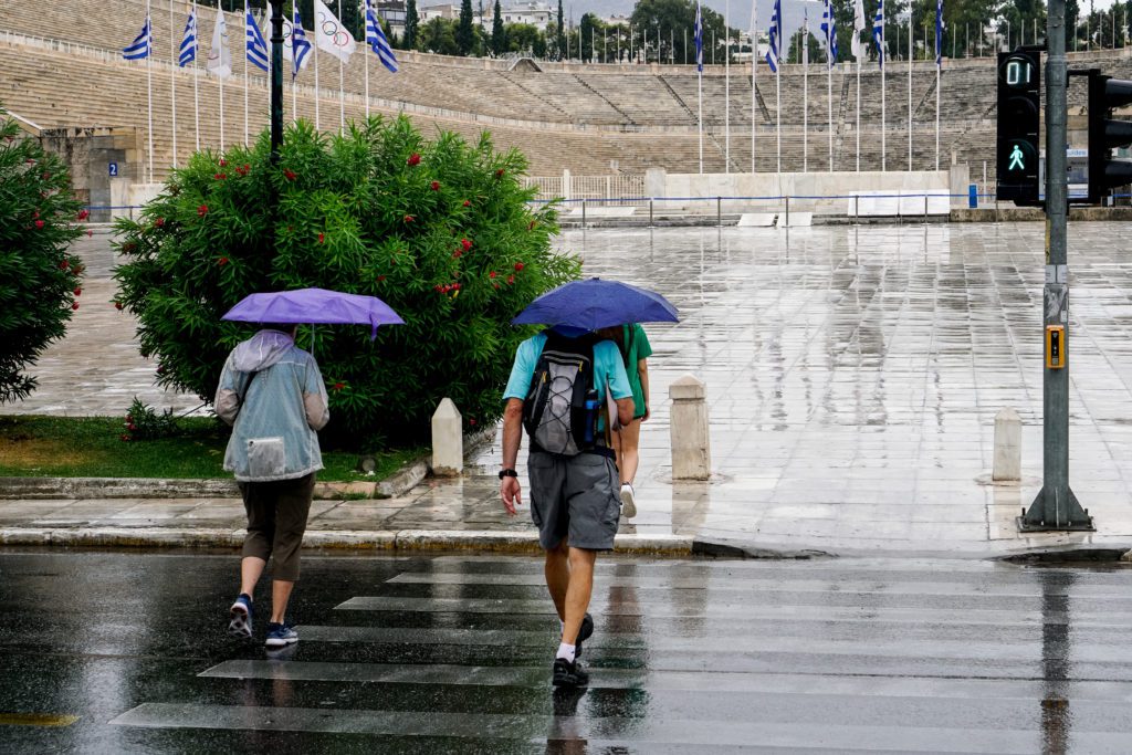 Επιδεινώνεται ο καιρός: Πού θα σημειωθούν βροχές και καταιγίδες – Συστάσεις από τη ΓΓΠΠ