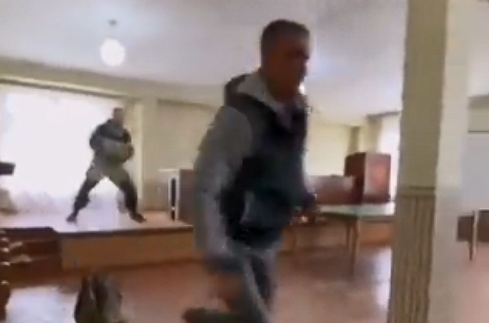 Ρωσία: Ένοπλος άνοιξε πυρ σε στρατολογικό κέντρο – Σκληρές εικόνες (Video)