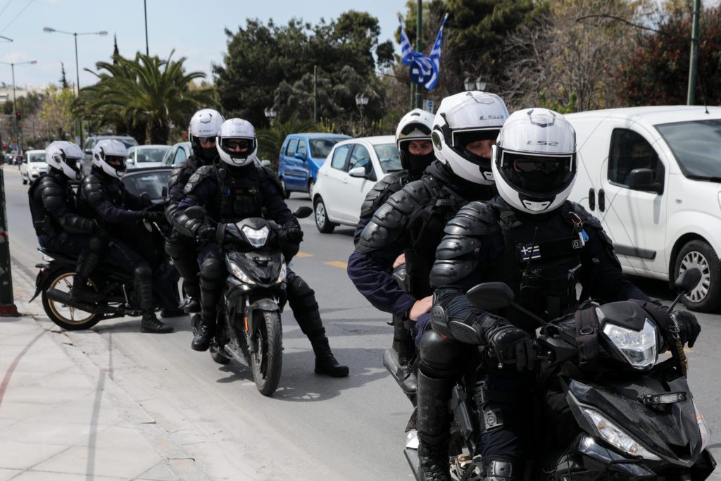 ΑΤ Ομόνοιας: Πώς η «ξενάγηση» στα υπόγεια του Τμήματος κατέληξε στον βιασμό της 19χρονης