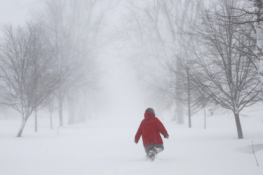 ΗΠΑ – Φονική χιονοθύελλα: Τουλάχιστον 28 νεκροί – Παγιδευμένοι οδηγοί, διακοπές στην ηλεκτροδότηση