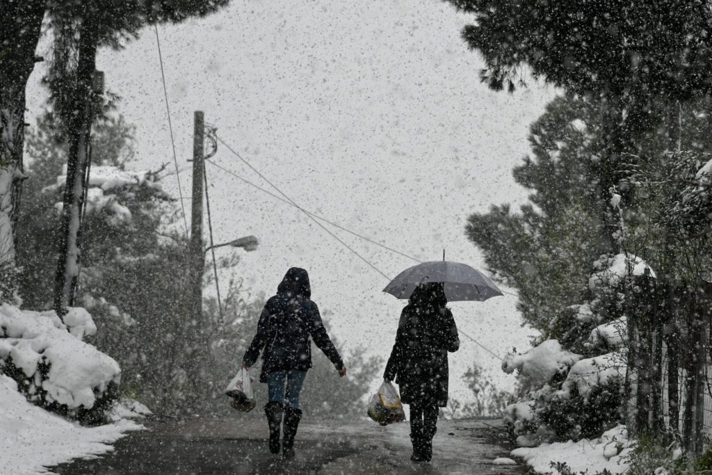 «Πολικός αεροχείμαρρος» φέρνει χιόνια και κατακόρυφη πτώση της θερμοκρασίας – Η πρόγνωση Μαρουσάκη (Video)