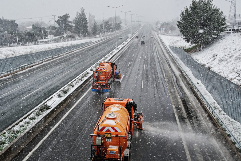 Θεσσαλονίκη: Πάνω από 150 νταλίκες ακινητοποιήθηκαν στα διόδια Μαλγάρων, λόγω της κακοκαιρίας