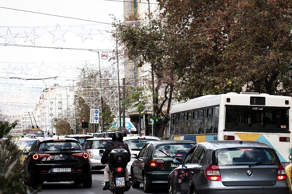 Κίνηση στους δρόμους: Κυκλοφοριακό κομφούζιο στον Κηφισό – Πού εντοπίζονται τα σημαντικότερα προβλήματα