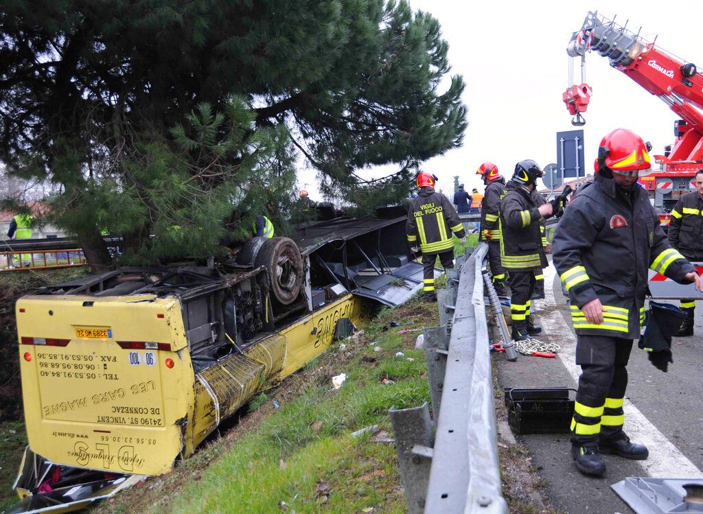 Τροχαίο με σχολικό λεωφορείο στην Ιταλία – Αναφορές για τραυματίες