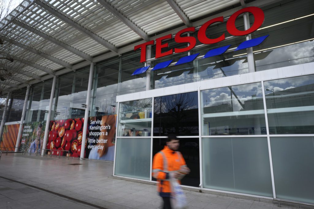 Βρετανία: Παραιτείται ο πρόεδρος των Tesco έπειτα από τις καταγγελίες για σεξουαλική παρενόχληση