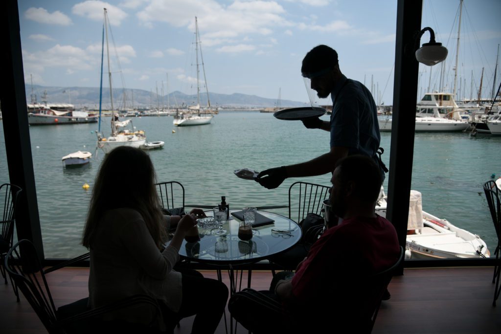 Νέα σοκαριστική καταγγελία: Σερβιτόρος ξυλοκοπήθηκε επειδή ζήτησε τα δεδουλευμένα του