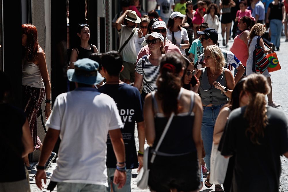 Καύσωνας «Κλέων»: Επικαιροποιήθηκε το έκτακτο δελτίο της ΕΜΥ – Τι αναφέρει