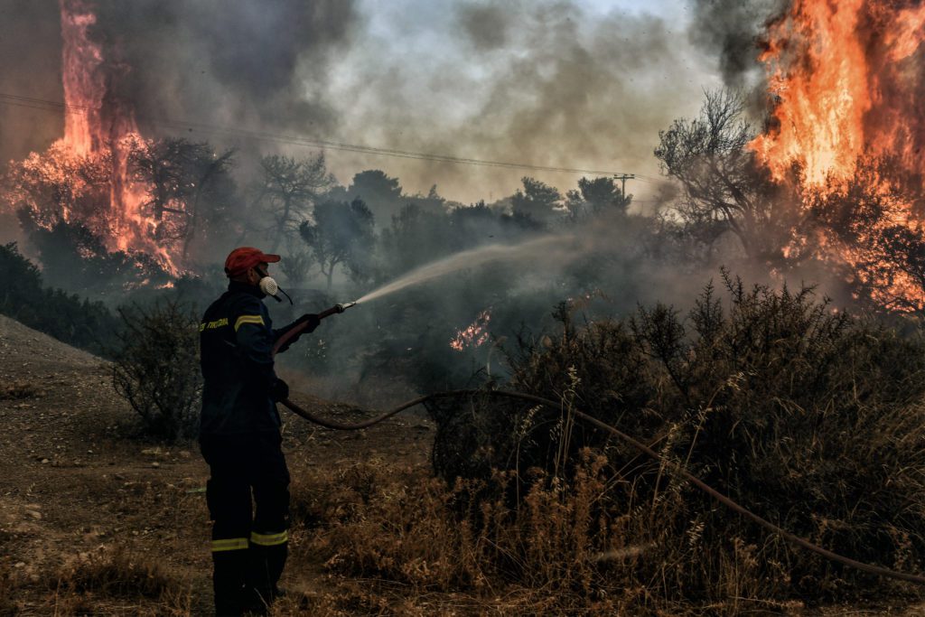 Πύρινα μέτωπα σε Ρόδο, Κάρυστο, Δερβενάκι Αχαΐας, Θήβα, και Βόλο – Συνολικά σήμερα εκδηλώθηκαν 64 νέες δασικές πυρκαγιές