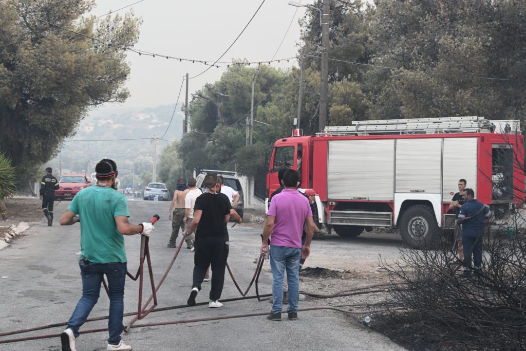 Μάνδρα: Ήχησε το 112 – Εκκενώνονται Λουτρόπυργος, Άνω Βλυχάδα, Όθωνας και Ευταξία