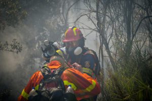 Τραγωδία στον Λαγκαδά: Νεκρός έπεσε πυροσβέστης ενώ έσβηνε φωτιά