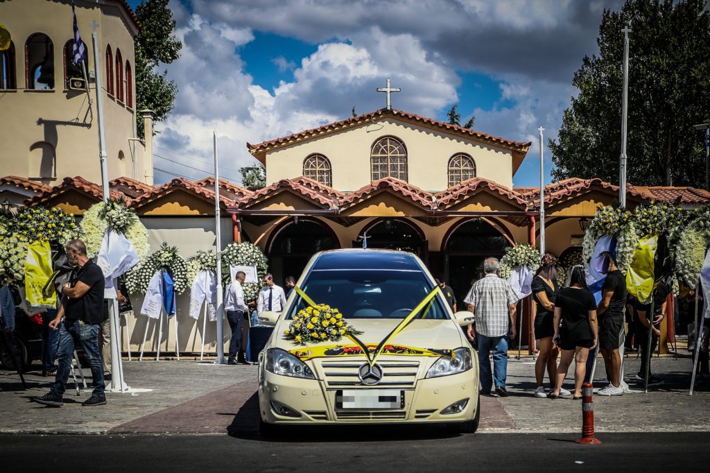 Σε κλίμα οδύνης το τελευταίο αντίο στον 29χρονο Μιχάλη Κατσουρή (Photo)