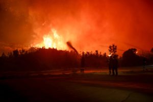 Ασπρόπυργος: Φωτιά δίπλα στις γραμμές μπλόκαρε τον Προαστιακό