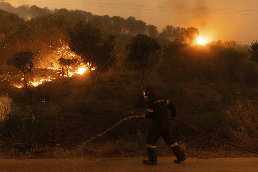 Eφιάλτης δίχως τέλος στον Έβρο: Η φωτιά καίει για 10η ημέρα – Αγωνία για το δάσος της Δαδιάς