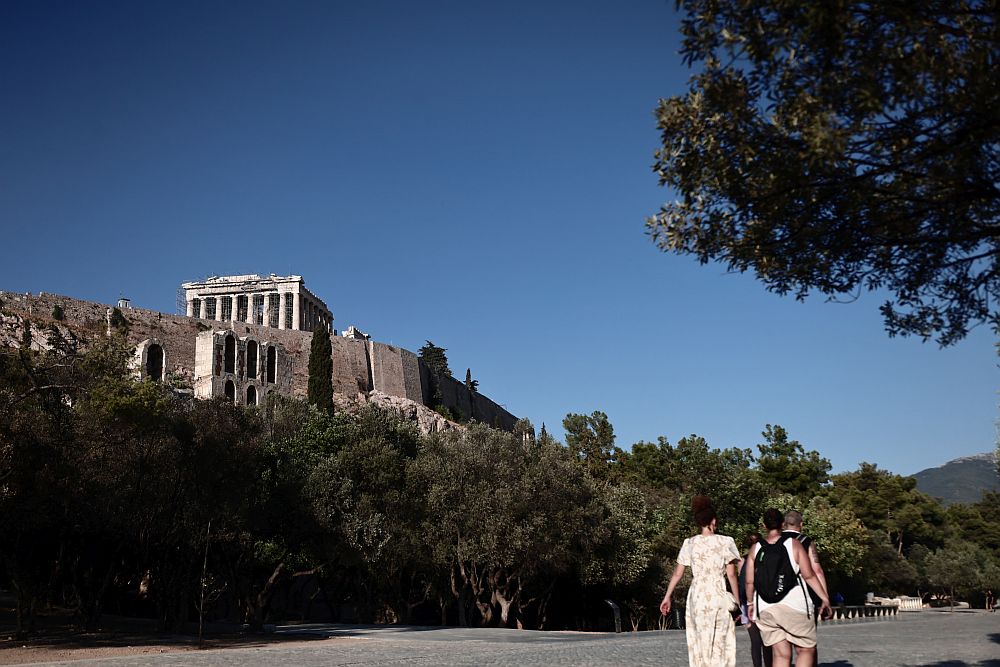 Καιρός: Θερμοκρασία έως 34 βαθμοί Κελσίου την Παρασκευή – Η πρόγνωση για το Σαββατοκύριακο