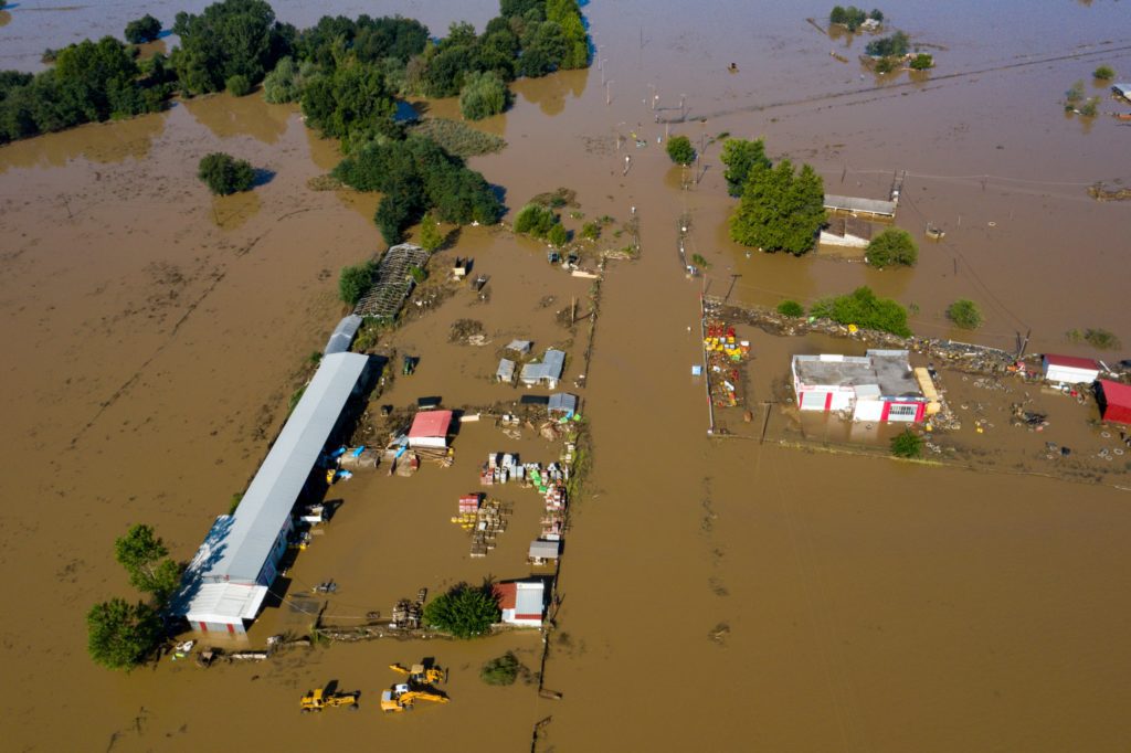 Πλημμύρα οργής στη Θεσσαλία: «Πιο πολύς εθελοντισμός παρά κρατικός μηχανισμός» – Η τραγική αναφορά σε νεκρή (Video)