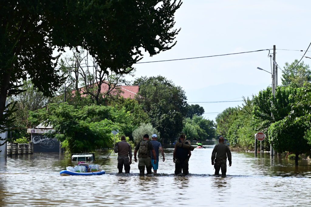 Ευχαριστημένοι… οικογενειακώς με τον Μητσοτάκη