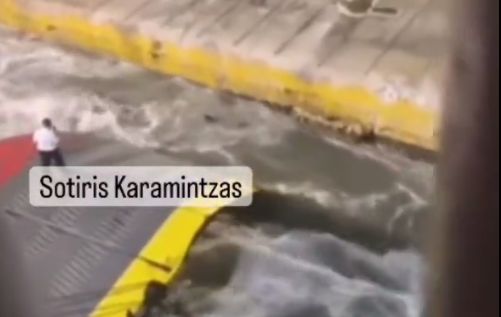 Νέα σοκαριστικά βίντεο από το λιμάνι του Πειραιά: Έσπρωξαν τον 36χρονο από το πλοίο και πνίγηκε (Video)