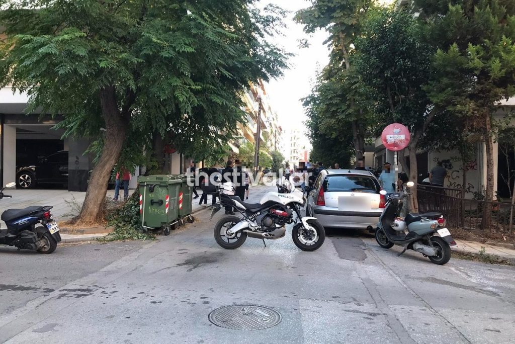 Σοκ με νέα γυναικοκτονία στη Θεσσαλονίκη: Πήγε τα παιδιά στο σχολείο και γύρισε σπίτι για να σκοτώσει την πρώην συζυγό του