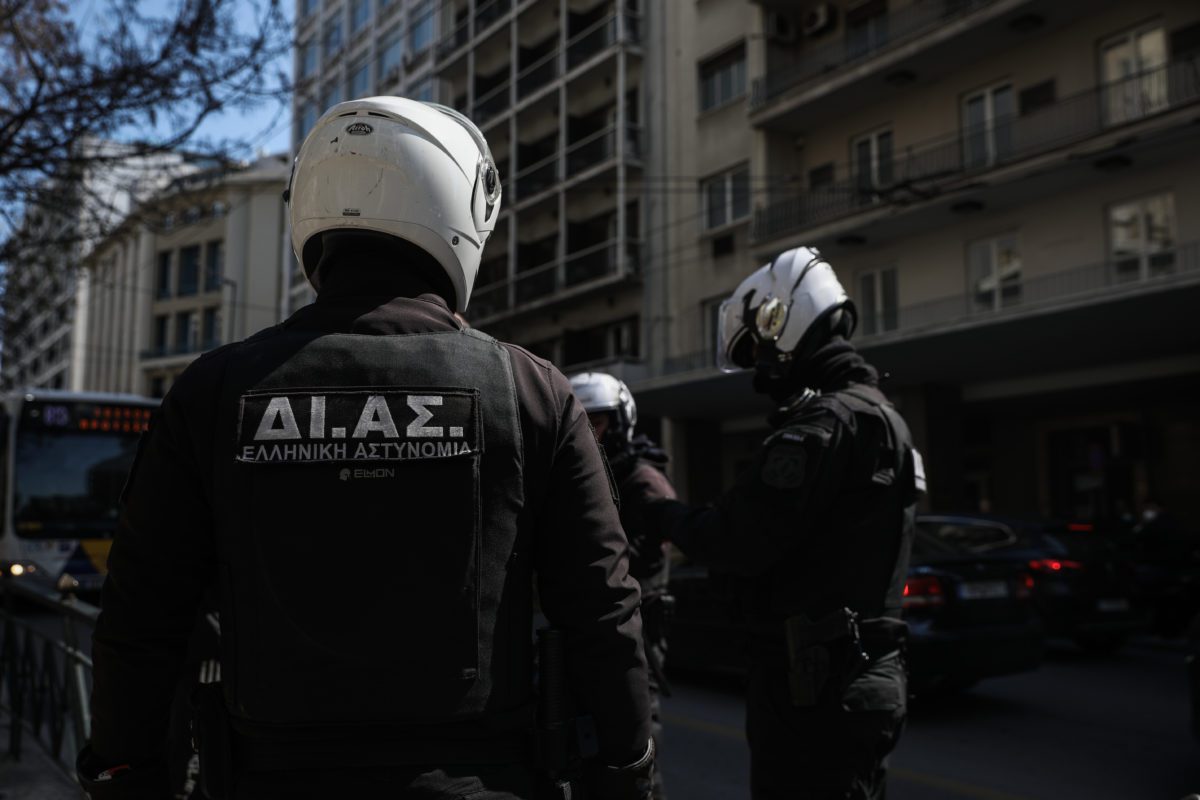 Thessaloniki: A rogue police officer was remanded in custody – He is accused of attempted extortion
 – 2024-04-19 23:44:58