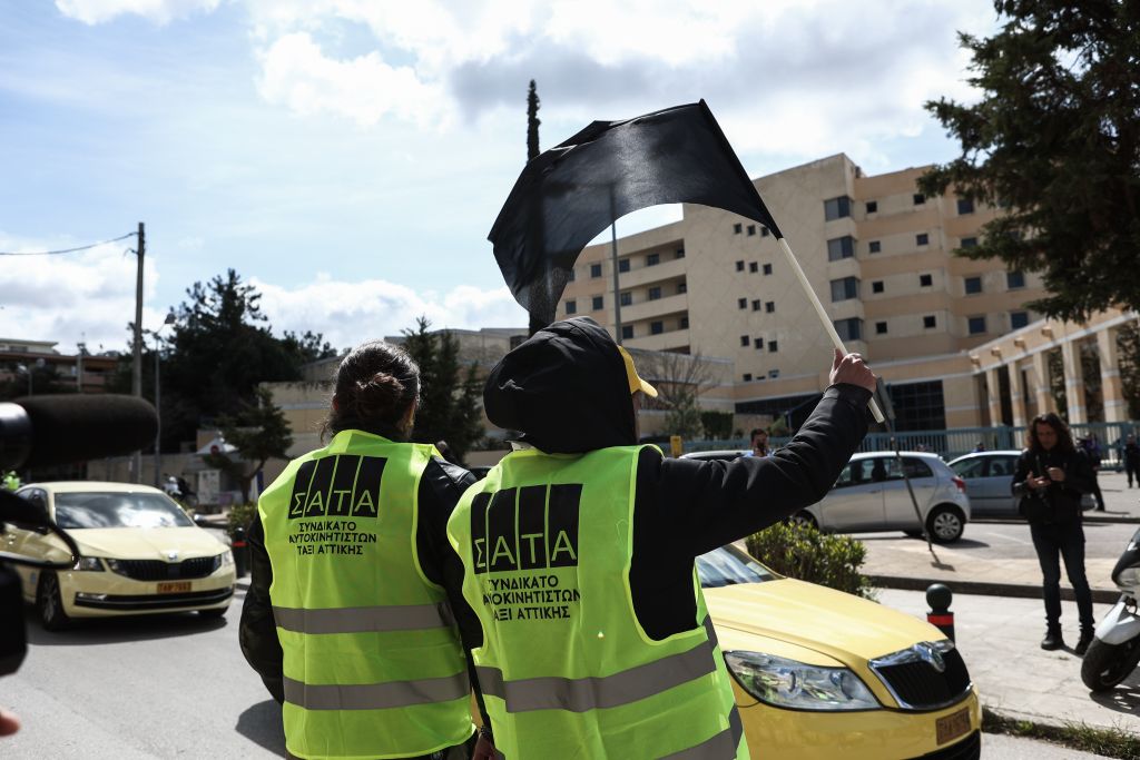 Χειρόφρενο τραβούν οι οδηγοί ταξί: Για «φορολογικό νομοσχέδιο της ντροπής» κάνει λόγο το ΣΑΤΑ